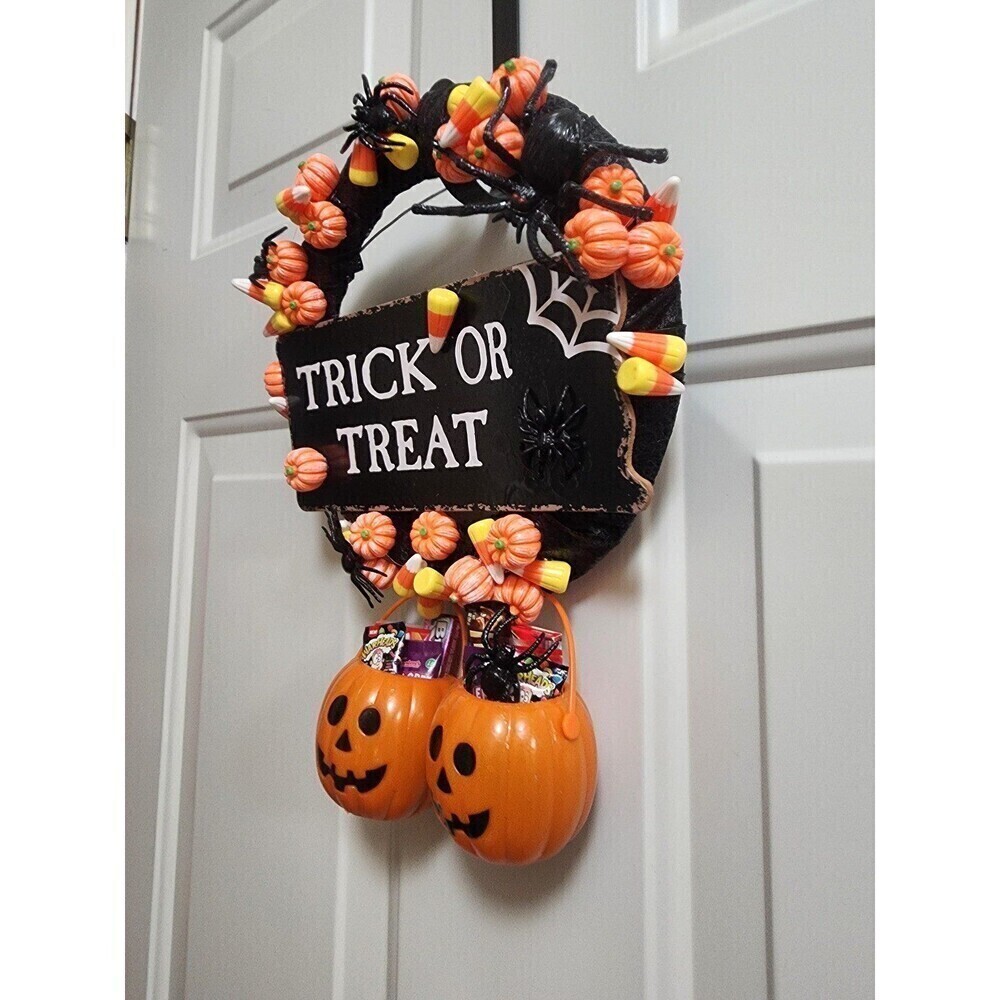 Trick or Treat Halloween Wreath 8 1/2 inches-NEW - Picture 3 of 9